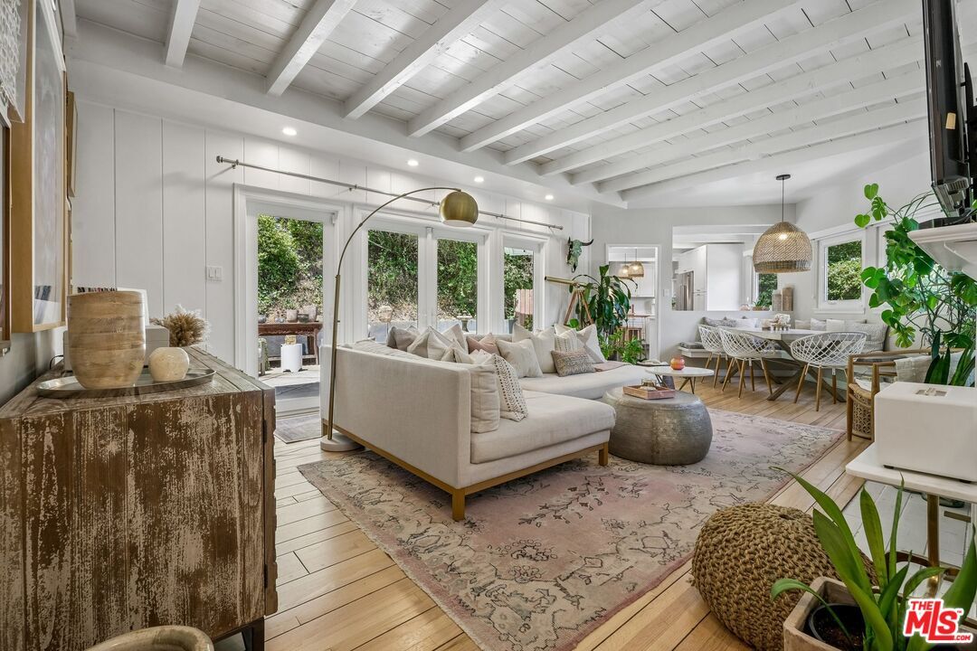 Property Photo:  3095 Passmore Dr  CA 90068 