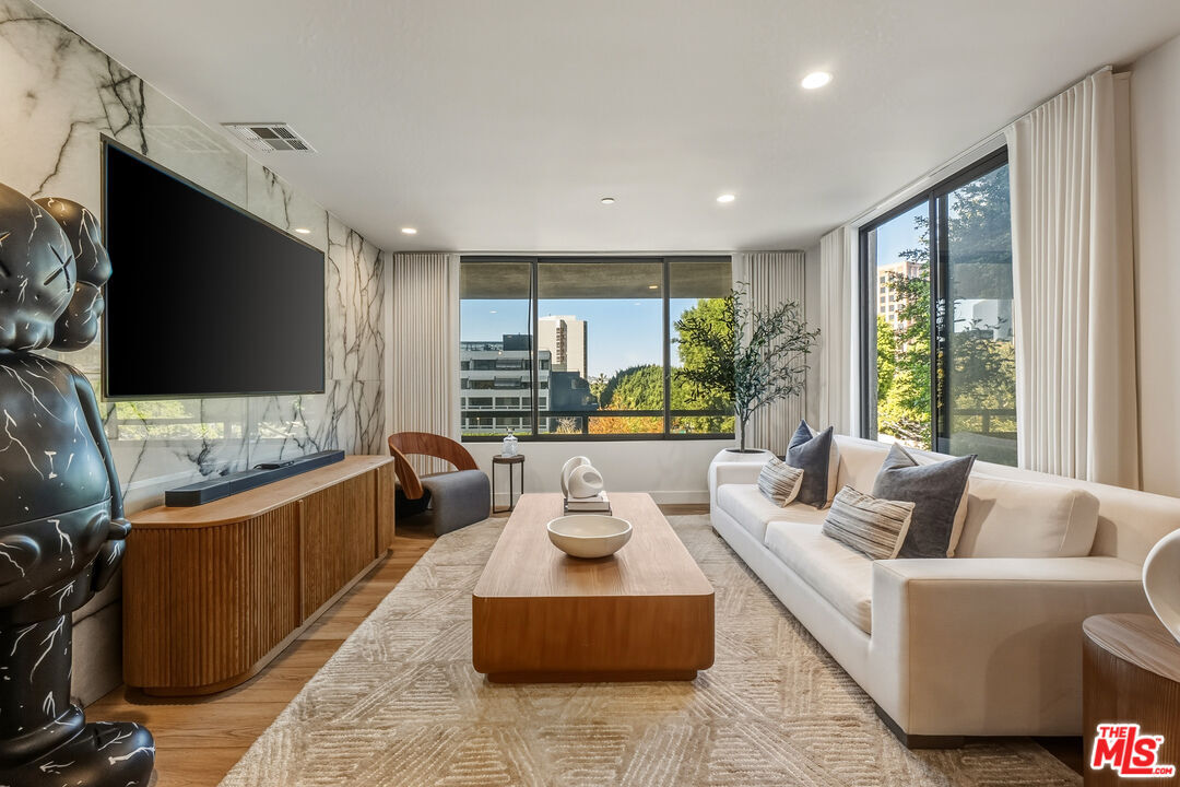 Property Photo: 121 S Hope St CA 90012