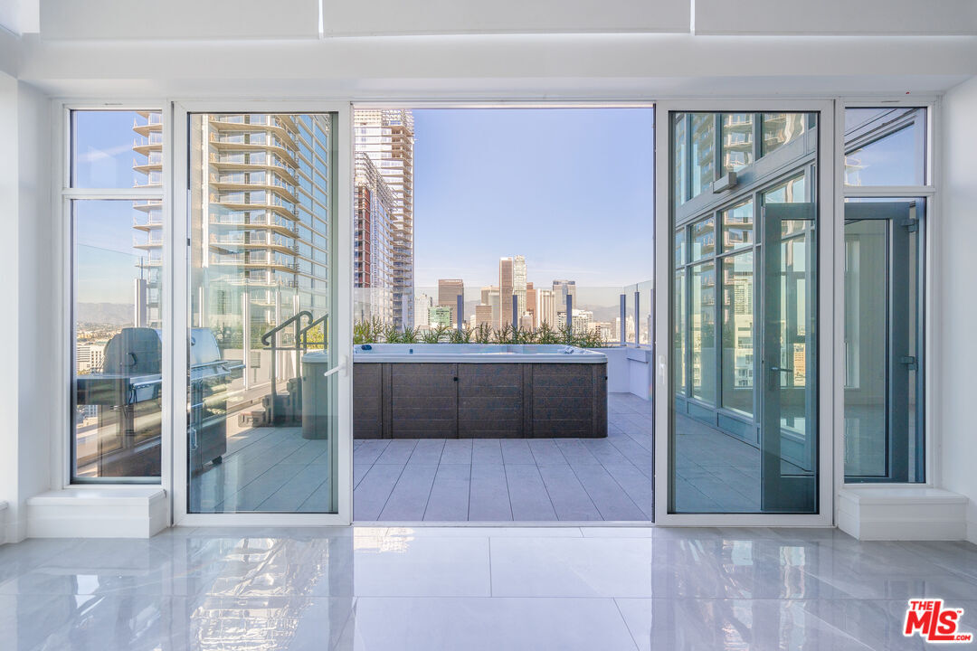 Property Photo: 1201 S Hope St CA 90015