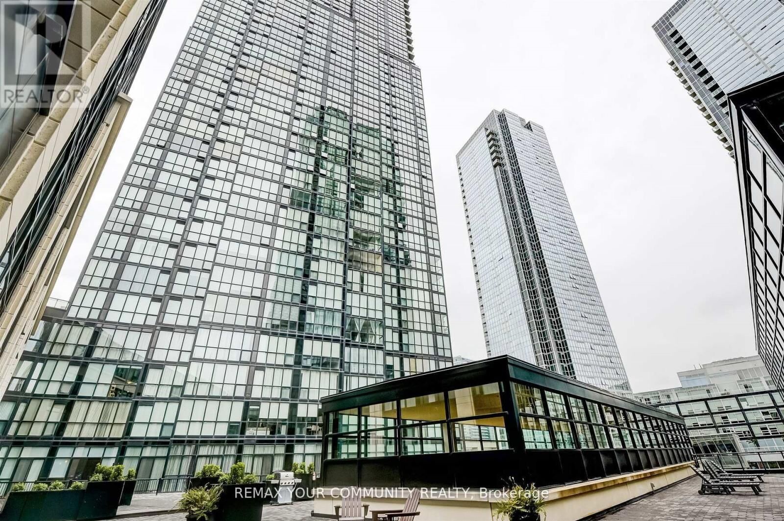 Property Photo:  2910 Highway 7 Road West 2903  ON L4K 0H8 