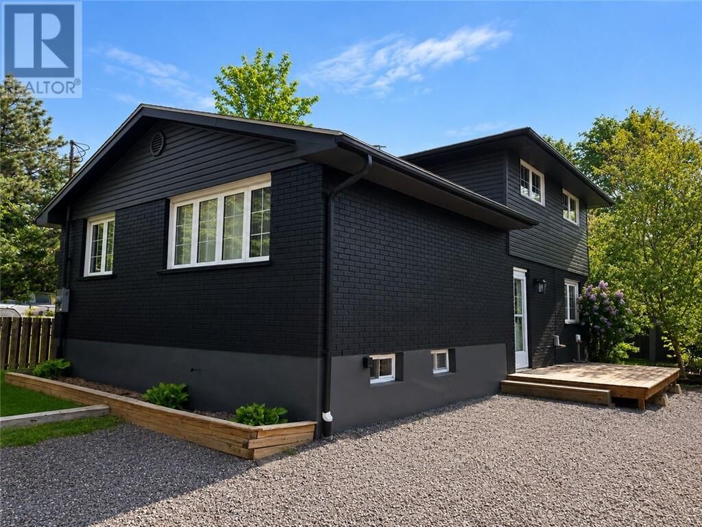 Property Photo:  403 Loach'S Road  ON P3E 2R2 
