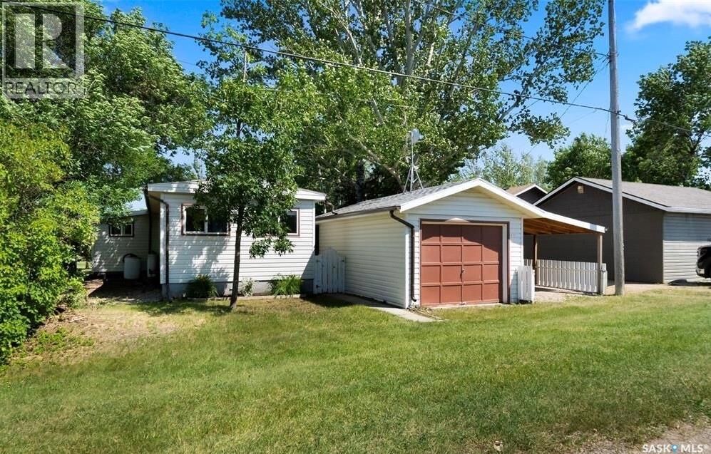 Property Photo:  177 Poplar Lane  SK S0G 1C0 