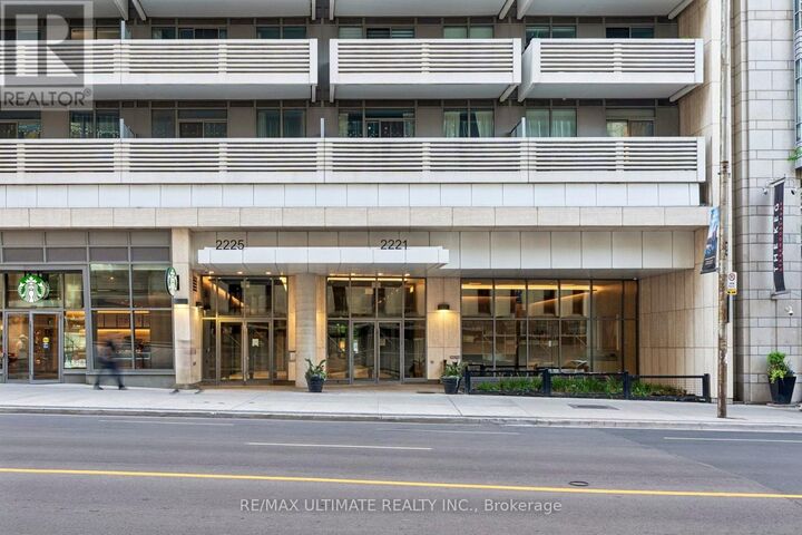 Property Photo:  2221 Yonge Street 3905  ON M4S 2B4 