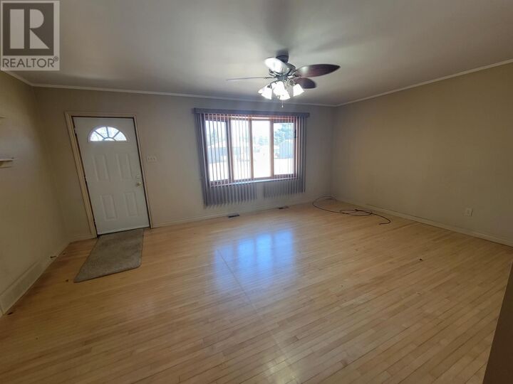 Property Photo:  813 Phair Ave  ON P9A 2M5 