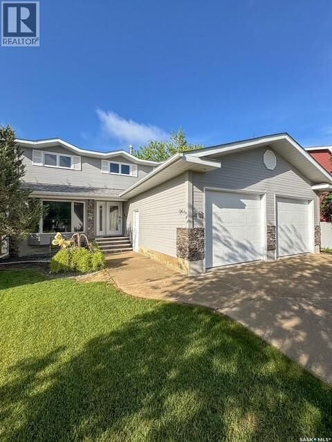 Property Photo:  418 Curry Crescent  SK S9H 4X4 