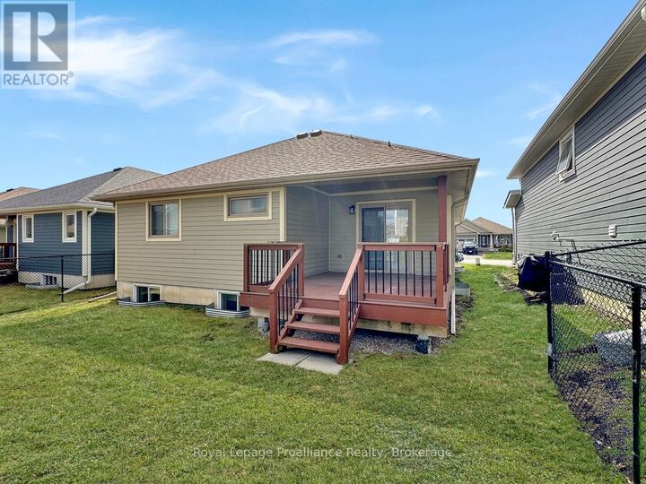 Property Photo:  8 Tessa Boulevard  ON K8N 4Z5 
