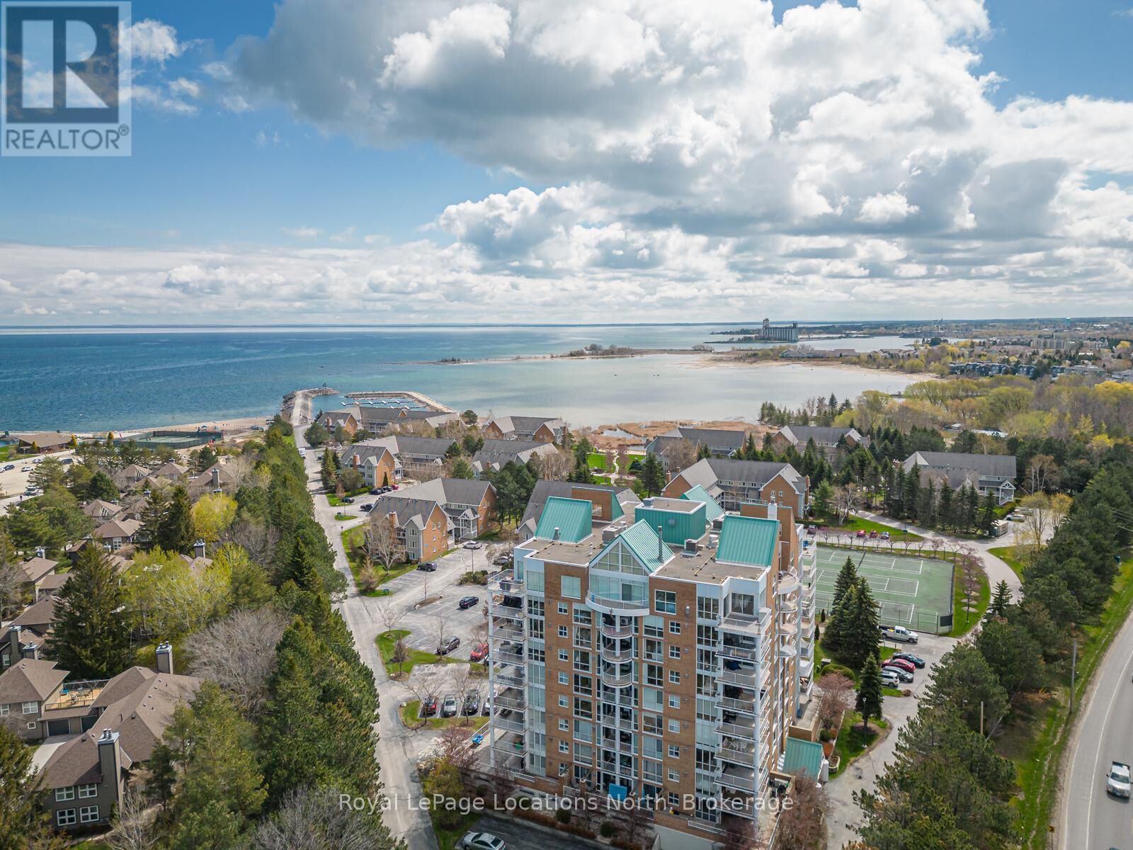 Property Photo:  24 Ramblings Way 905  ON L9Y 5C6 