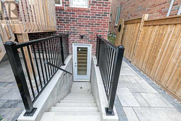 Property Photo:  747 Langford Boulevard B  ON L3Z 4H8 