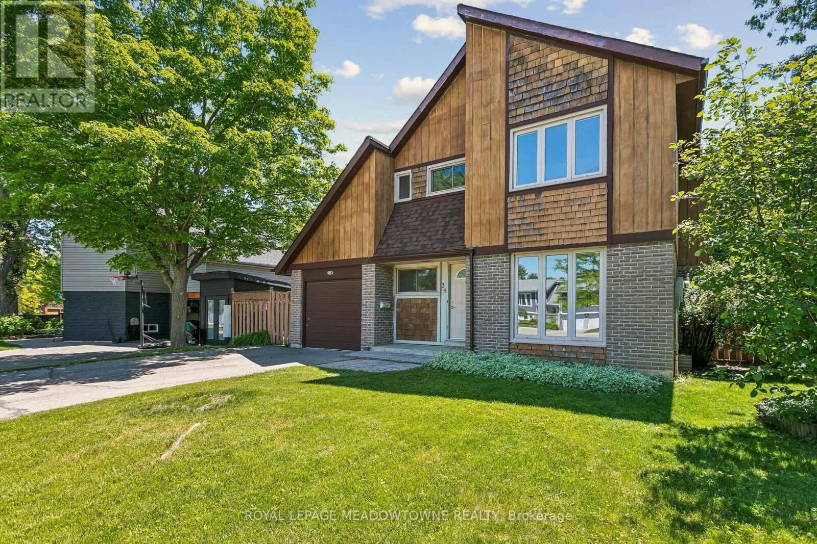 Property Photo:  34 Plainsman Road  ON L5N 1C7 