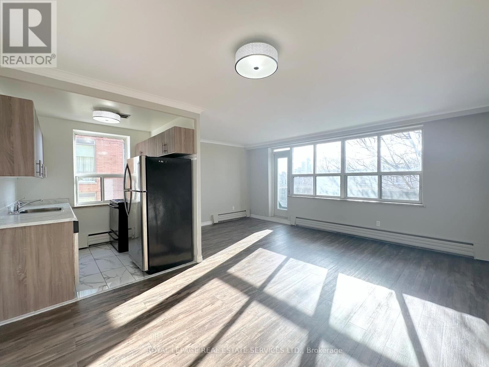 Property Photo:  276 St Clair Avenue West 304  ON M4V 1R9 