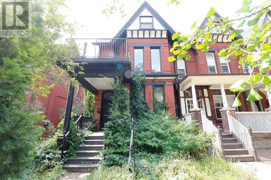 Property Photo:  390 Huron Street  ON M5S 2G6 