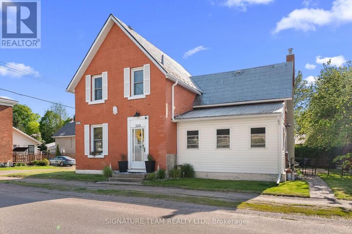 Property Photo:  520 Centre Street  ON K8A 1K1 