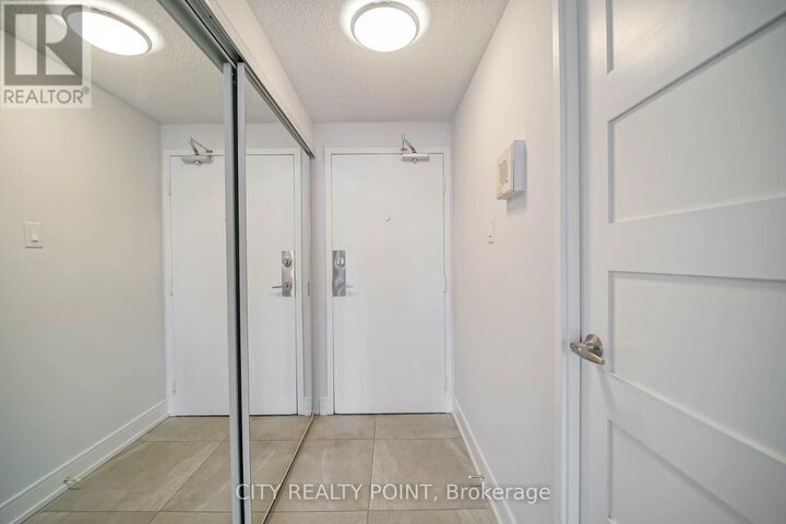 Property Photo:  33 Isabella Street 1409  ON M4Y 2P7 