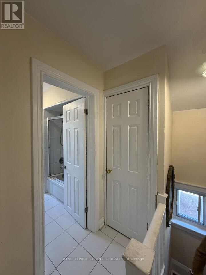 Property Photo:  148 Belgravia Avenue  ON M6E 2M7 
