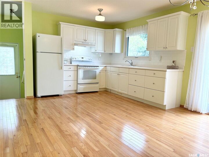 Property Photo:  70 Clarewood Crescent  SK S3N 2V2 