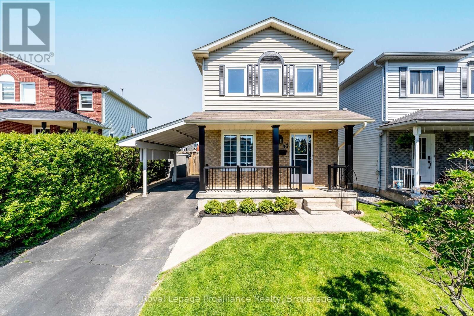 Property Photo:  41 Burnham Boulevard  ON L1A 4G5 