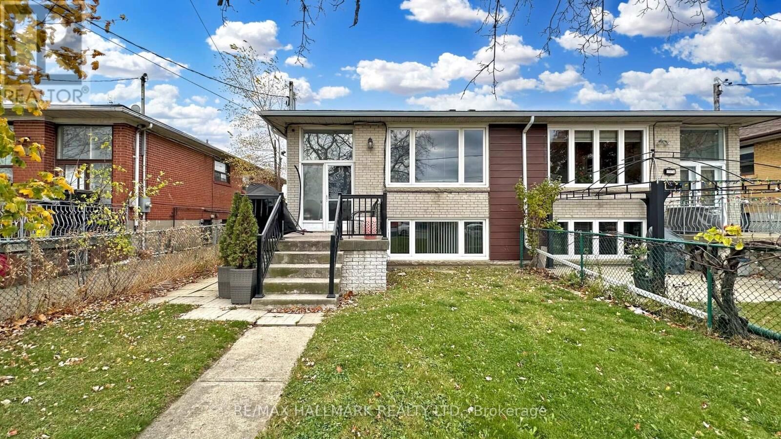 Property Photo:  3572 Dufferin Street Lower  ON M3K 1N1 