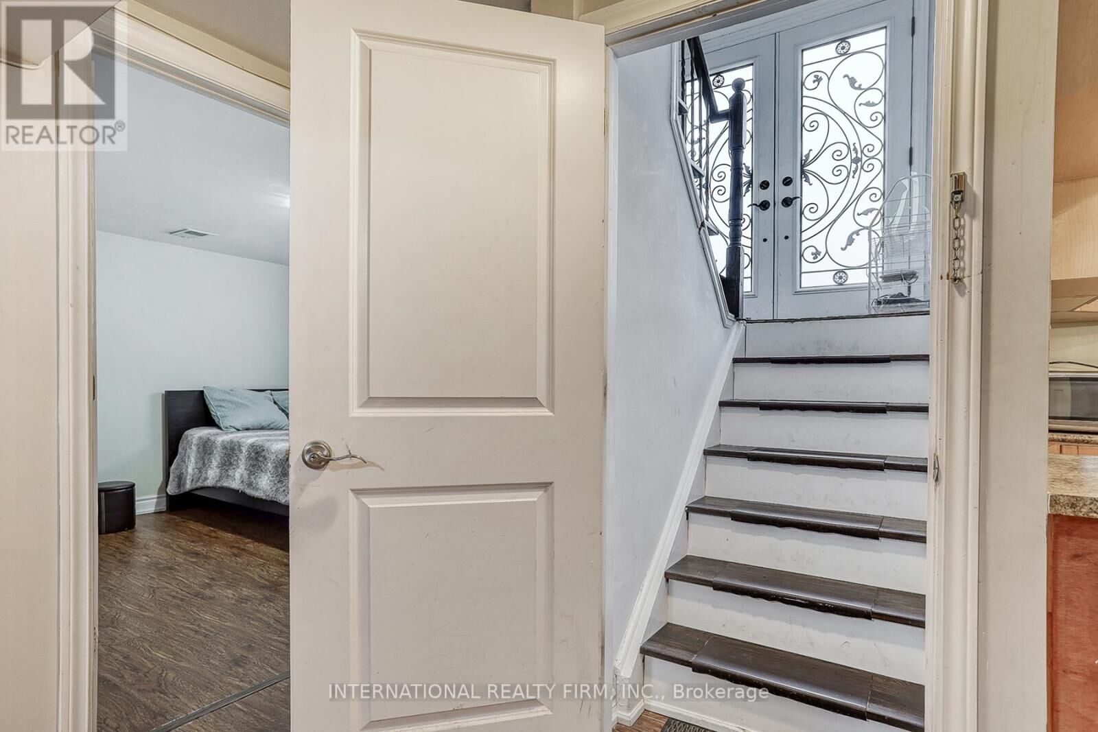 Property Photo:  4 Yeomans Road  ON M3H 3J4 