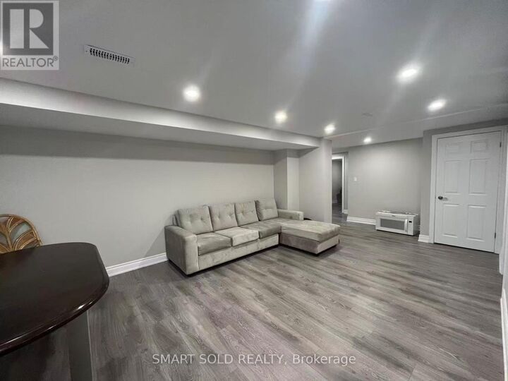 Property Photo:  45 Abbeywood Trail  ON M3B 3B4 