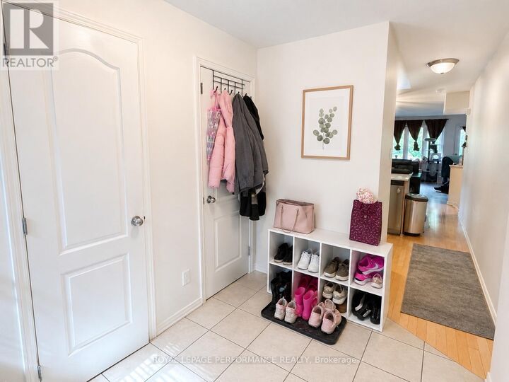 Property Photo:  59 Strathaven Private 33  ON K1J 1K7 