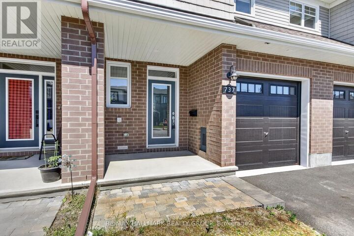 Property Photo:  737 Maverick Crescent  ON K2S 2X1 