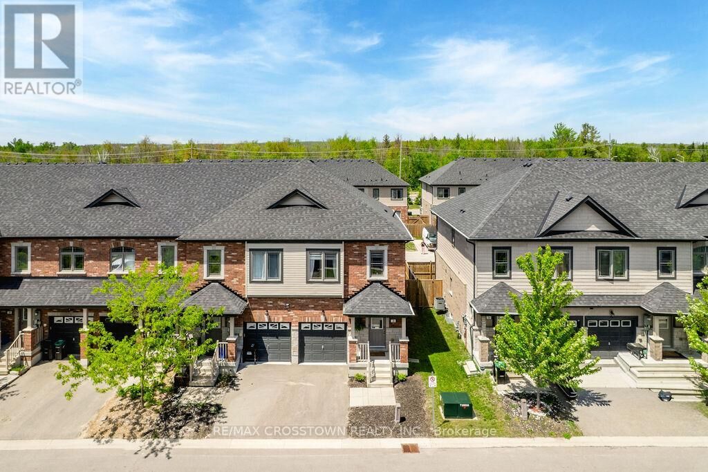 Property Photo:  18 Deneb Street  ON L4M 0K6 