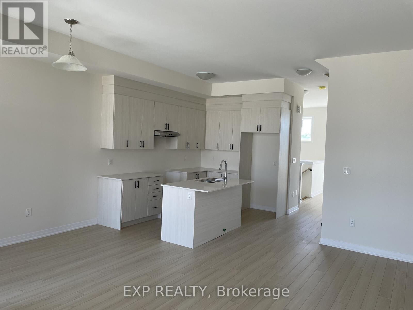 Property Photo:  6 Russel Wice Avenue  ON L4S 0N7 