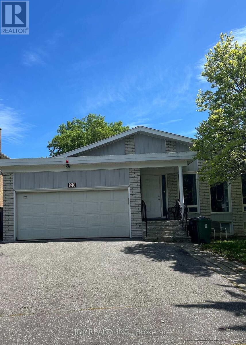 Property Photo:  23 Pineway Blvd Boulevard  ON M2H 1A3 