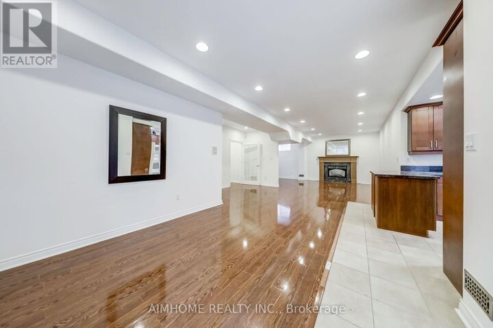 Property Photo:  248 Dunview Avenue Lower-L  ON M2N 4J2 