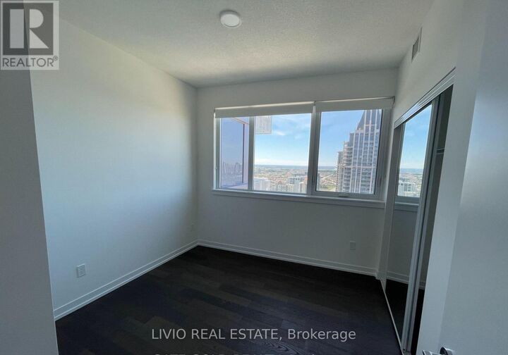 Property Photo:  4065 Confederation Parkway 3204  ON L5B 0L4 
