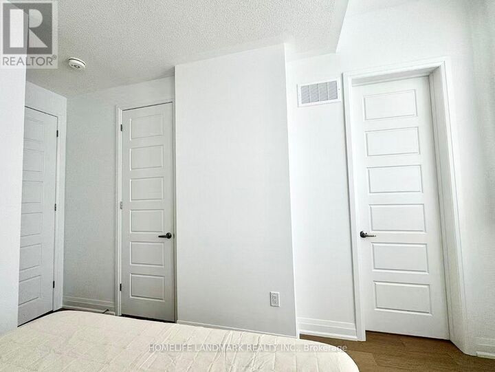 Property Photo:  3036 William Cutmore Boulevard Master  ON L6H 7W8 