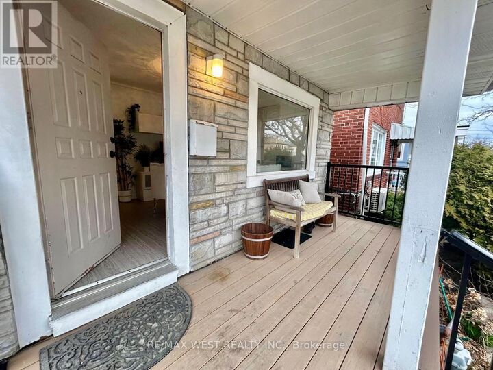 Property Photo:  36 Fourteenth Street  ON M8V 3H9 