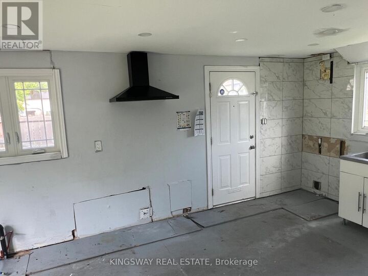 Property Photo:  18 Gemshaw Crescent  ON M1B 1L4 