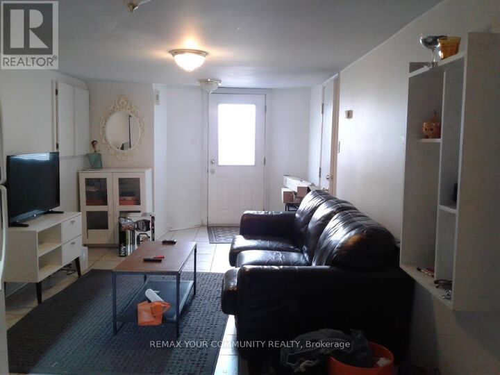 Property Photo:  176 Lisgar Street West Bsmt  ON M6J 3G3 