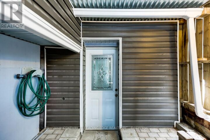 Property Photo:  104 Leslie Street Lower  ON M4M 3C7 