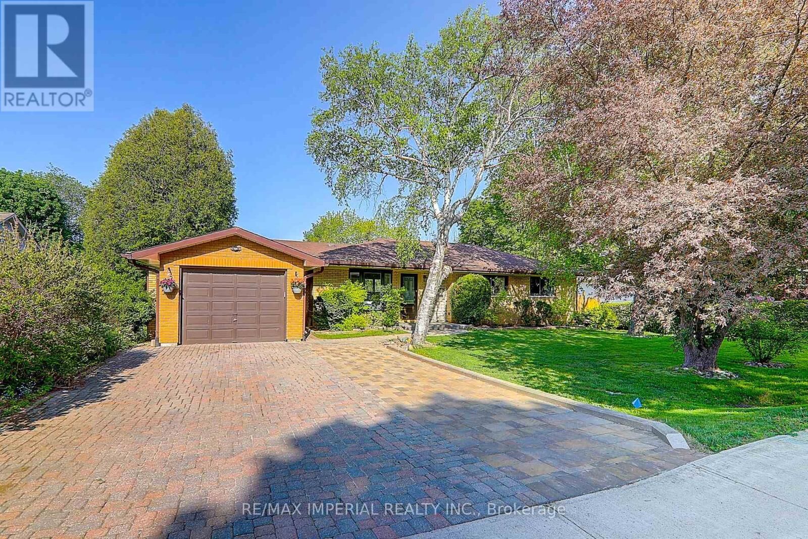 Property Photo:  98 Belfry Drive  ON L3Y 3G1 
