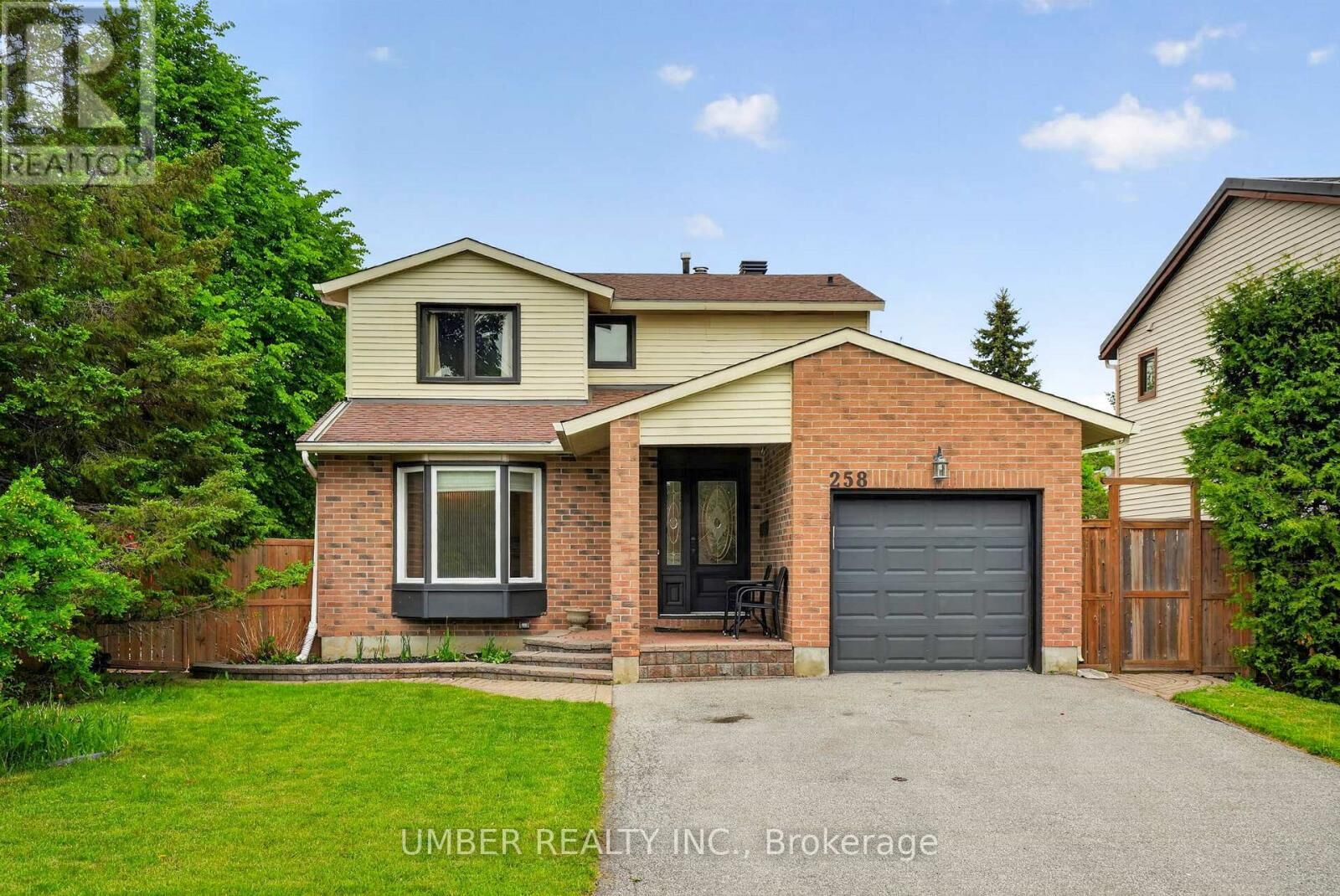 Property Photo:  258 Anglehart Avenue  ON K1E 2V9 