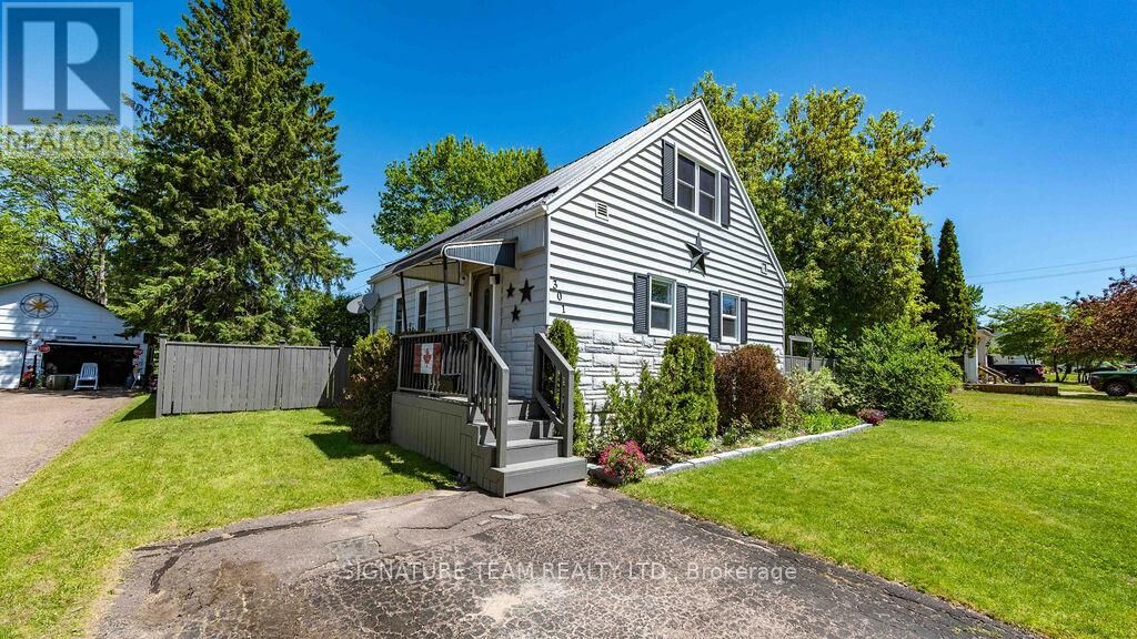 Property Photo:  301 Chamberlain Street  ON K8A 2M6 
