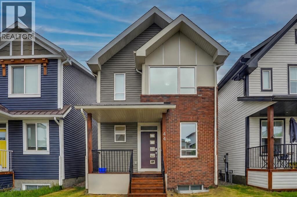 Property Photo:  44 Seton Villas Southeast  AB T3M 3G6 