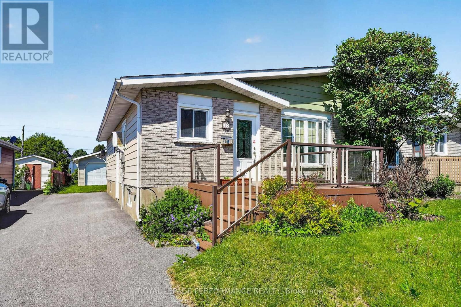 Property Photo:  10 Valecrest Drive  ON K6H 6E1 