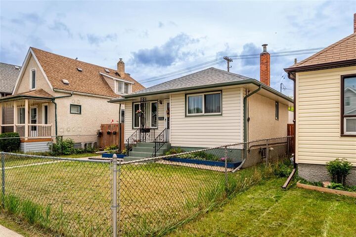 Property Photo:  1168 Pritchard Avenue  MB R2X 0G8 
