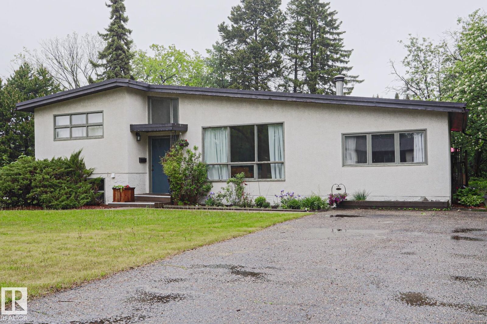 Property Photo:  190 Willow Street  AB T8A 1P8 
