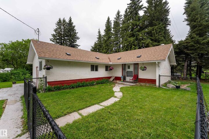 Property Photo:  531031 Range Road 195  AB T0B 4R0 
