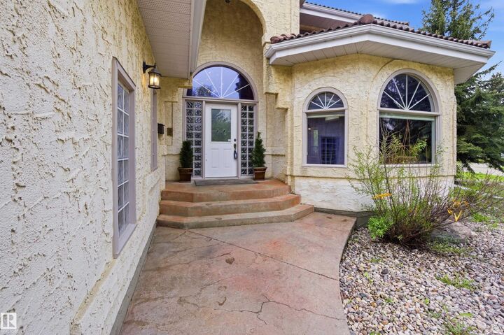 Property Photo: 521 Estate Drive AB T8B 1M2