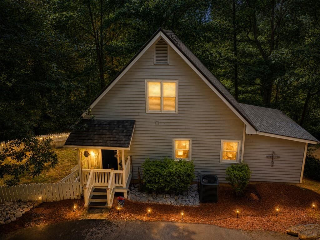 Property Photo:  190 Raintree Court  GA 30535 