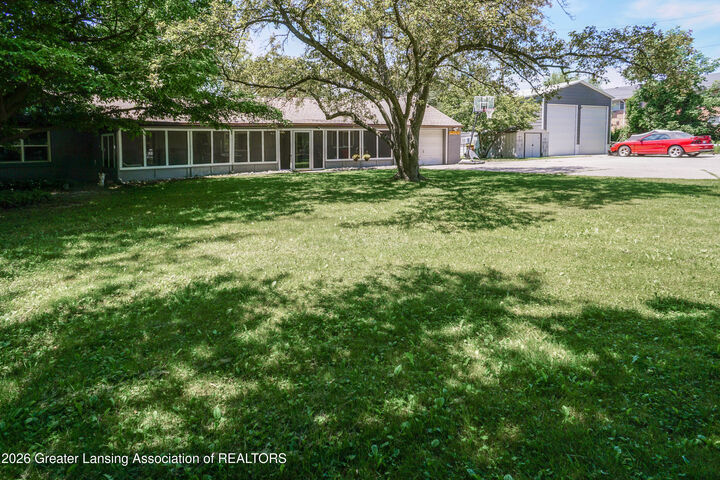 Property Photo:  617 Winifred Avenue  MI 48917 
