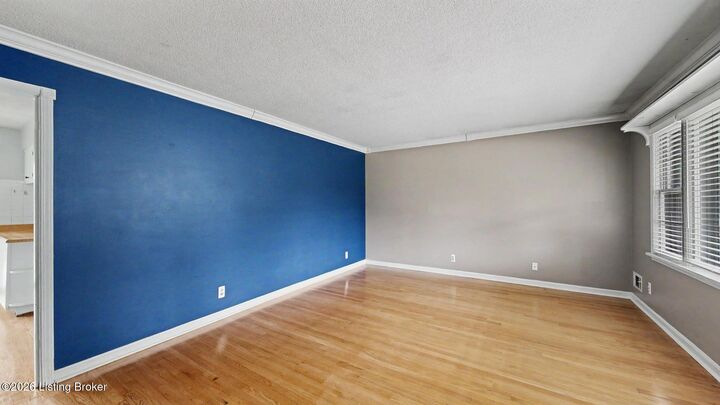 Property Photo:  6201 Cutter Dr  KY 40218 