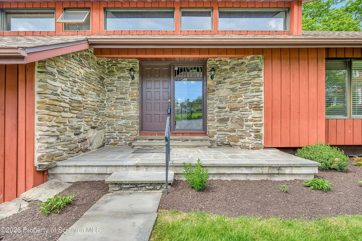 Property Photo:  104 Glenview Lane  PA 18411 