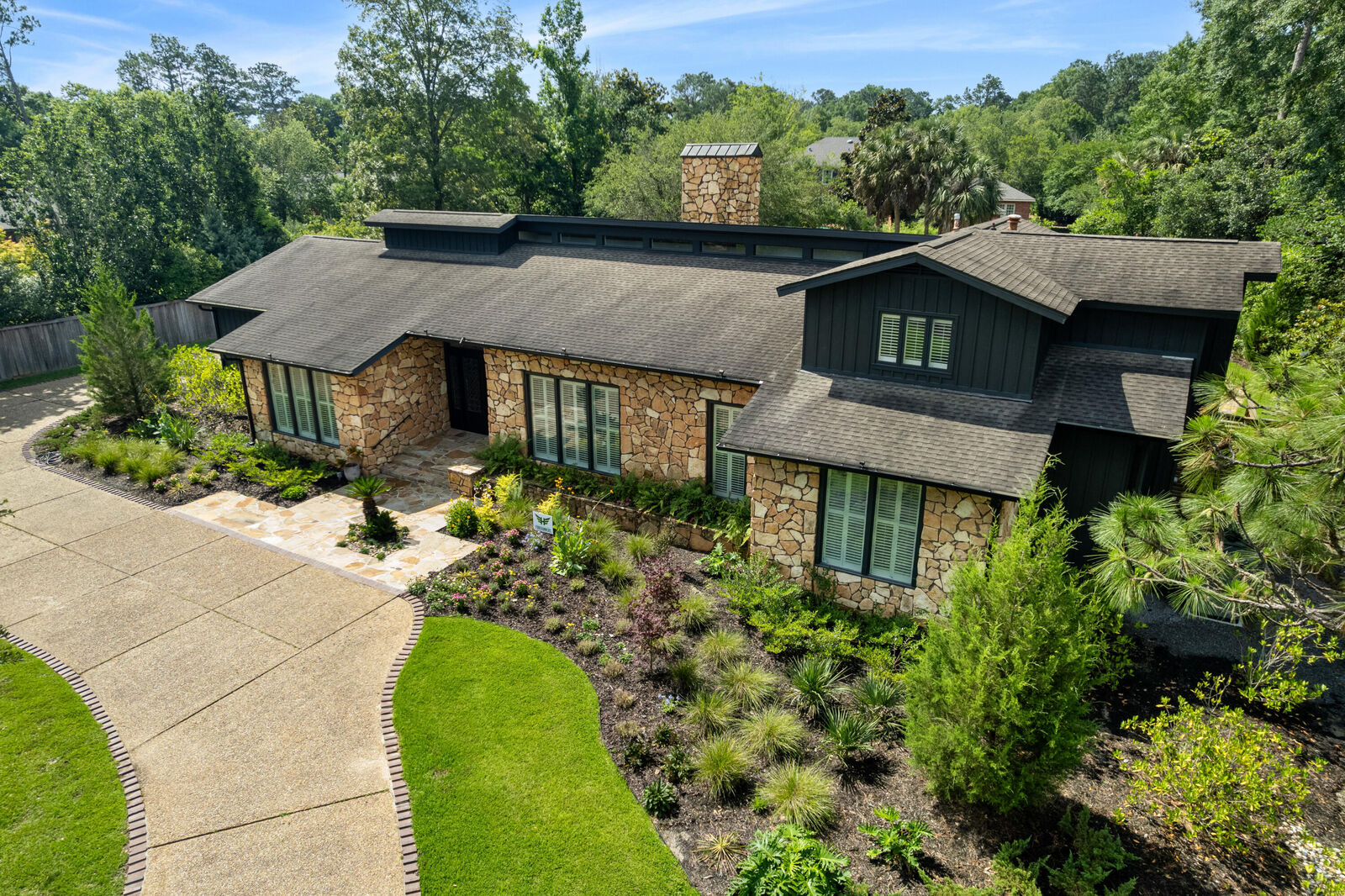 Property Photo: 106 Bedford Road MS 39402