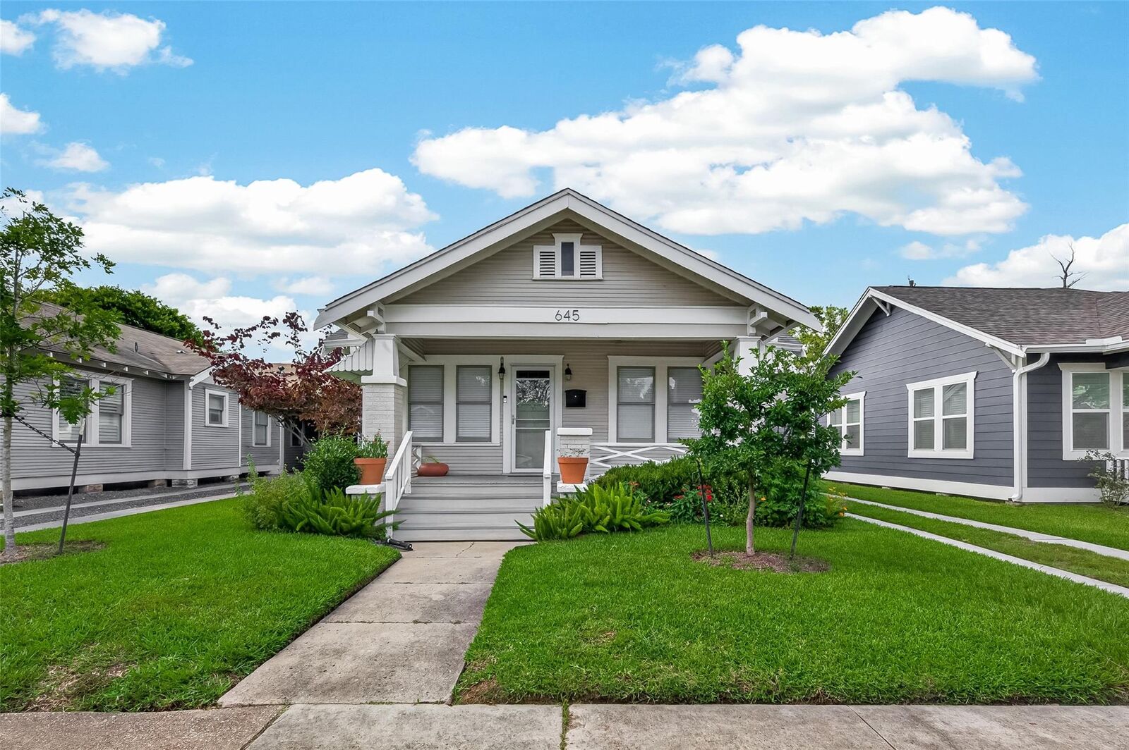 Property Photo: 645 E 14th Street TX 77008